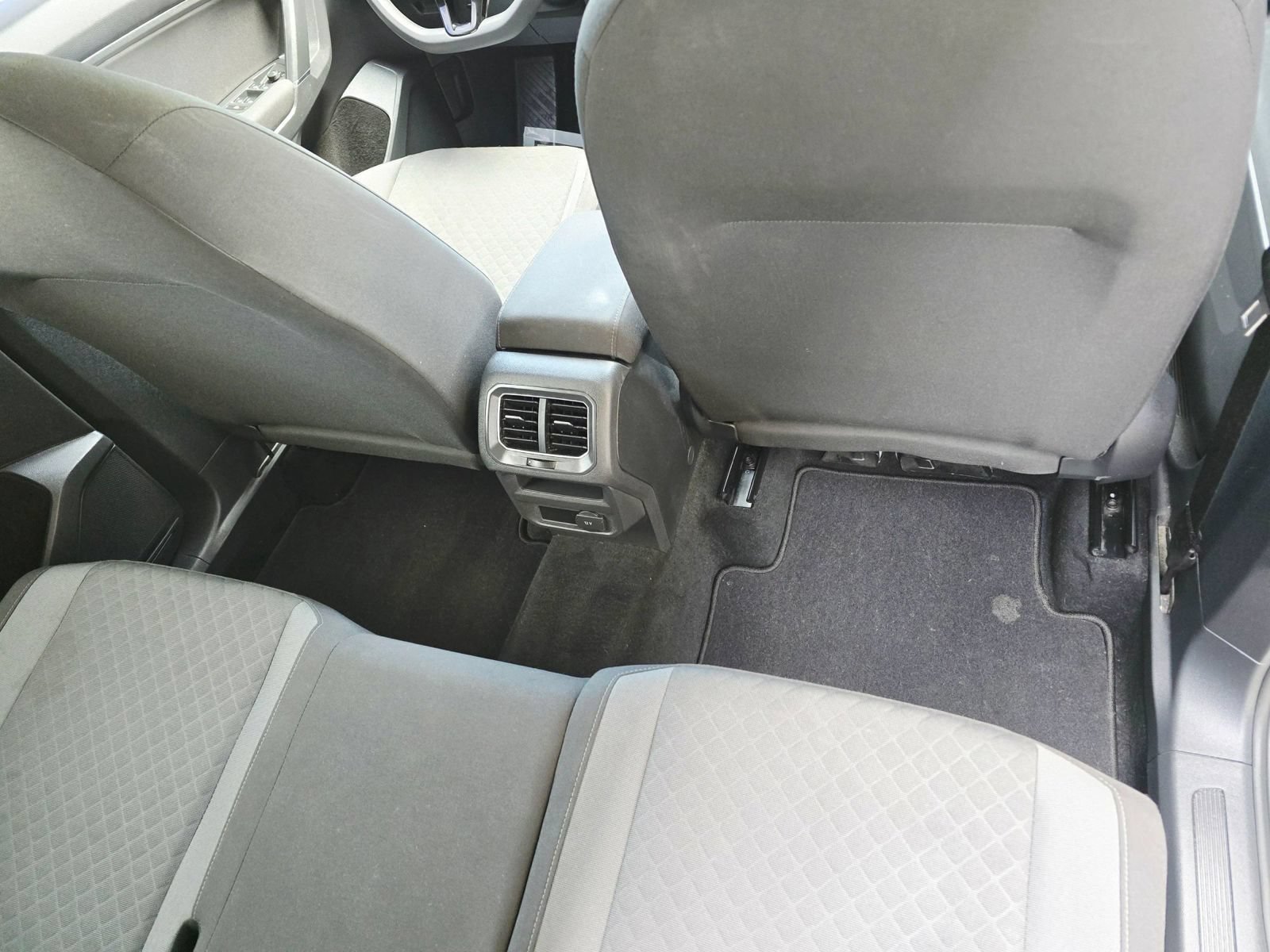 Used 2018 Volkswagen Tiguan S FWD image 35