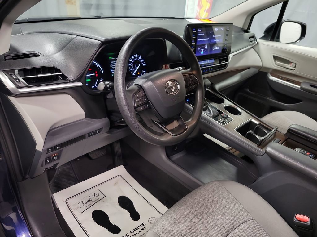 Used 2022 Toyota Sienna LE image 13