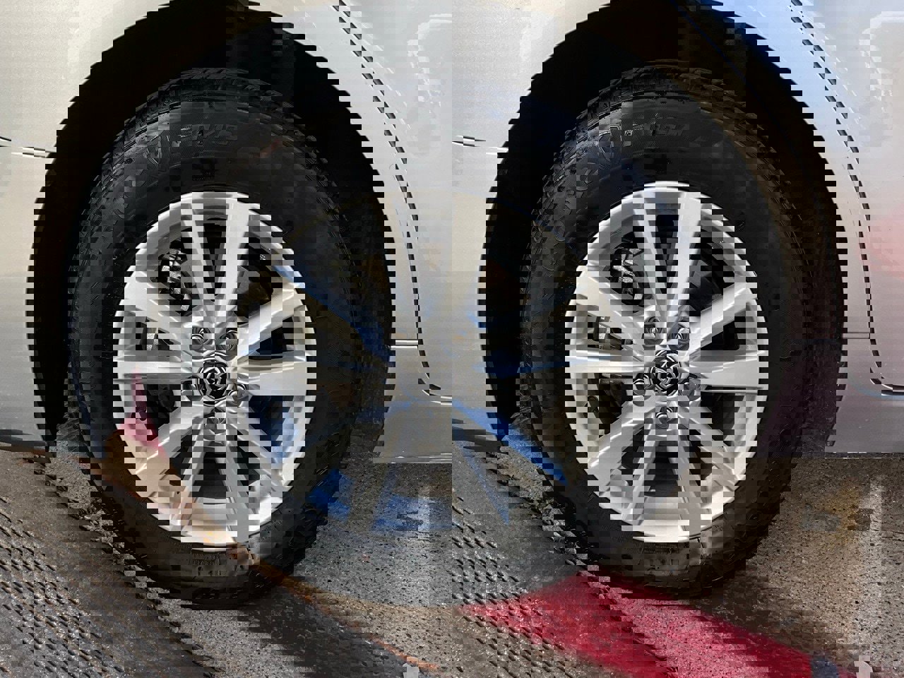 Used 2025 Toyota Camry LE image 9