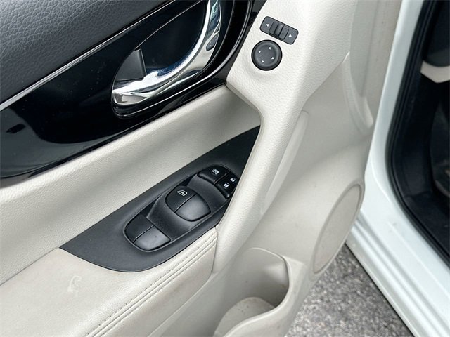 Used 2021 Nissan Rogue Sport SL image 16