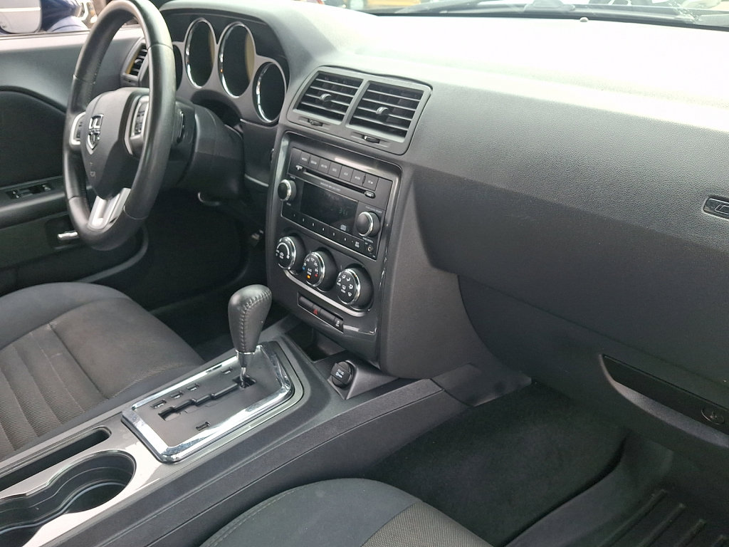 Used 2014 Dodge Challenger SXT RWD image 12