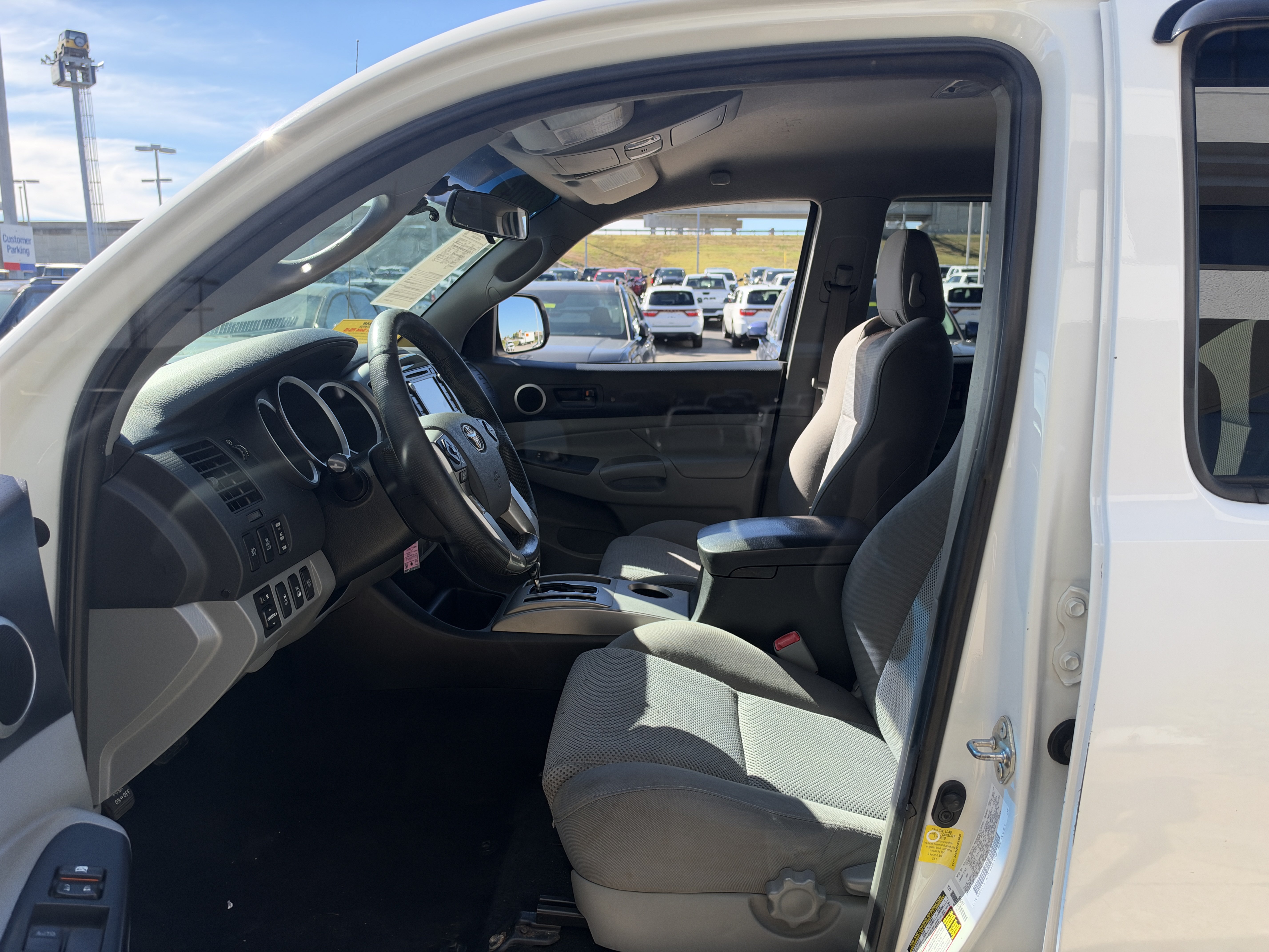 Used 2014 Toyota Tacoma 4x4 Double Cab w/ TRD Off-Road Package image 28