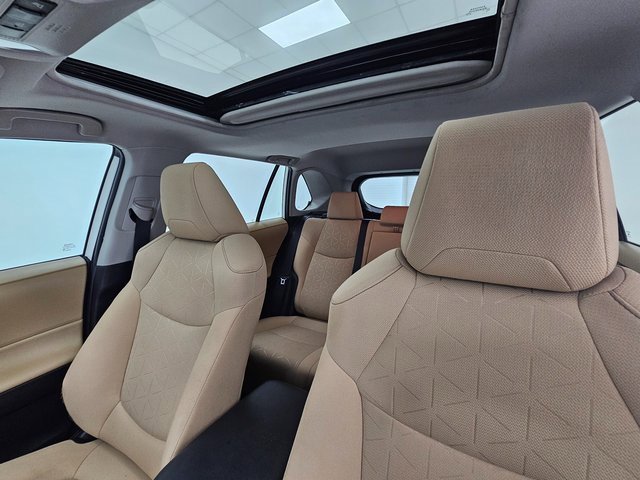 Used 2021 Toyota RAV4 XLE w/ Convenience Package image 9