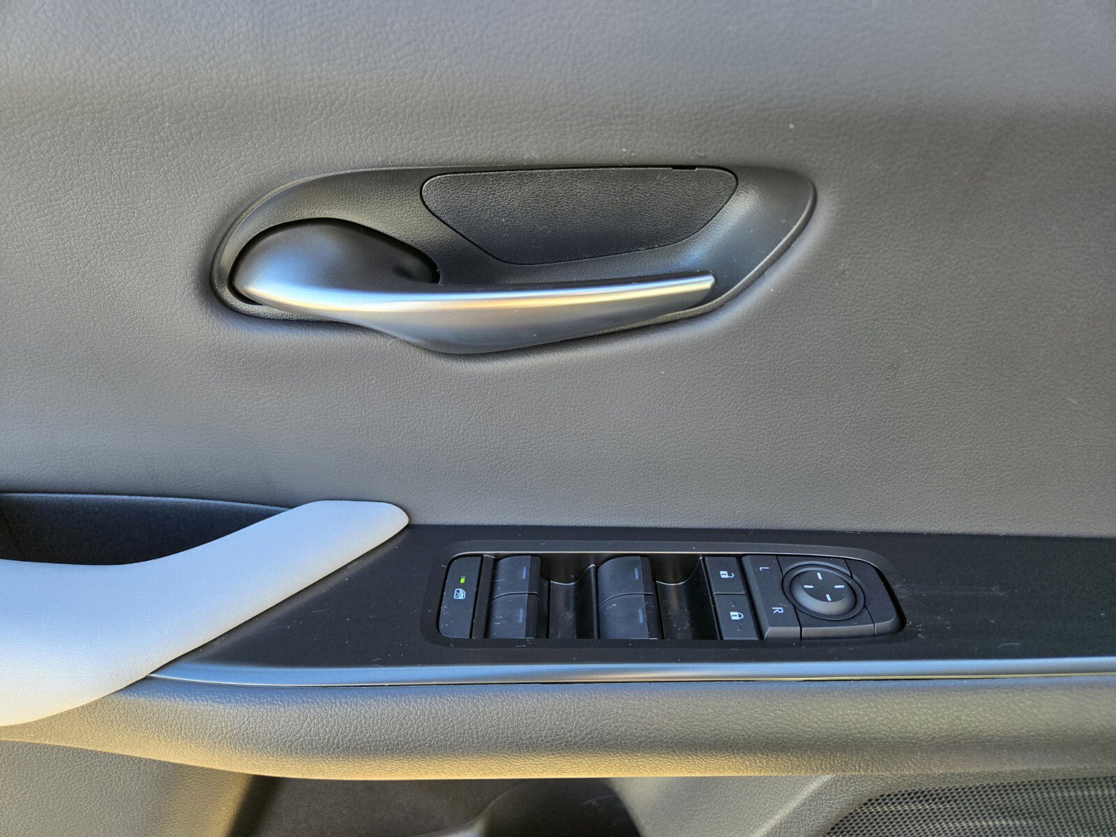 New 2026 Lexus UX 300h AWD image 10