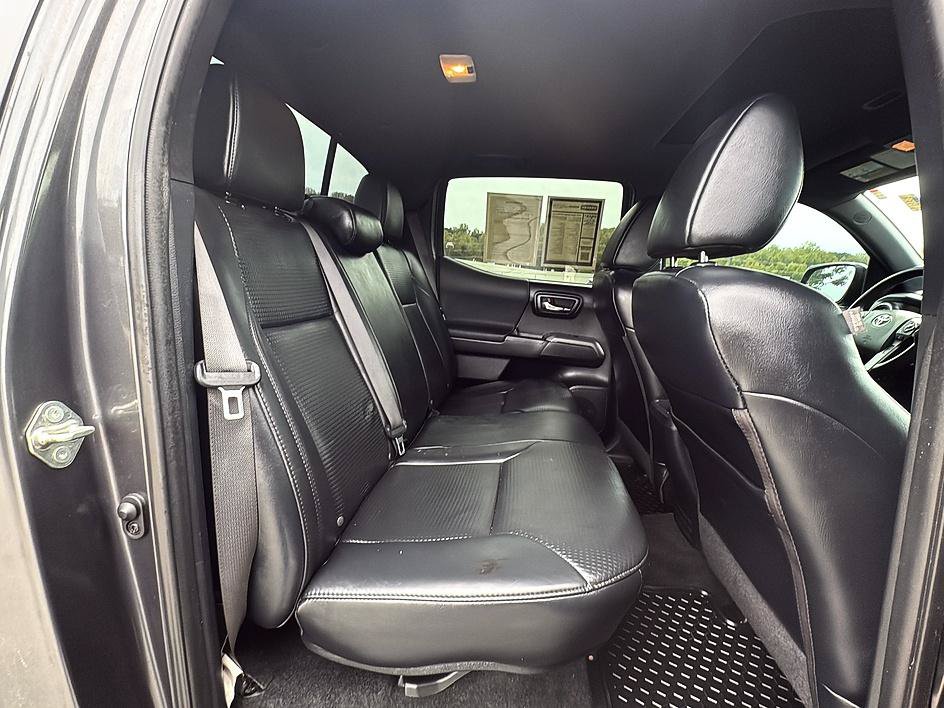 Used 2019 Toyota Tacoma TRD Sport AWD/4WD image 23