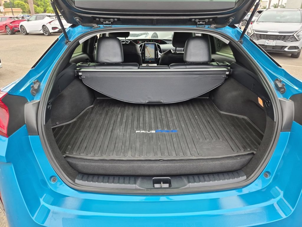 Used 2017 Toyota Prius Prime Advanced w/ Carpet Mat Package FWD image 25