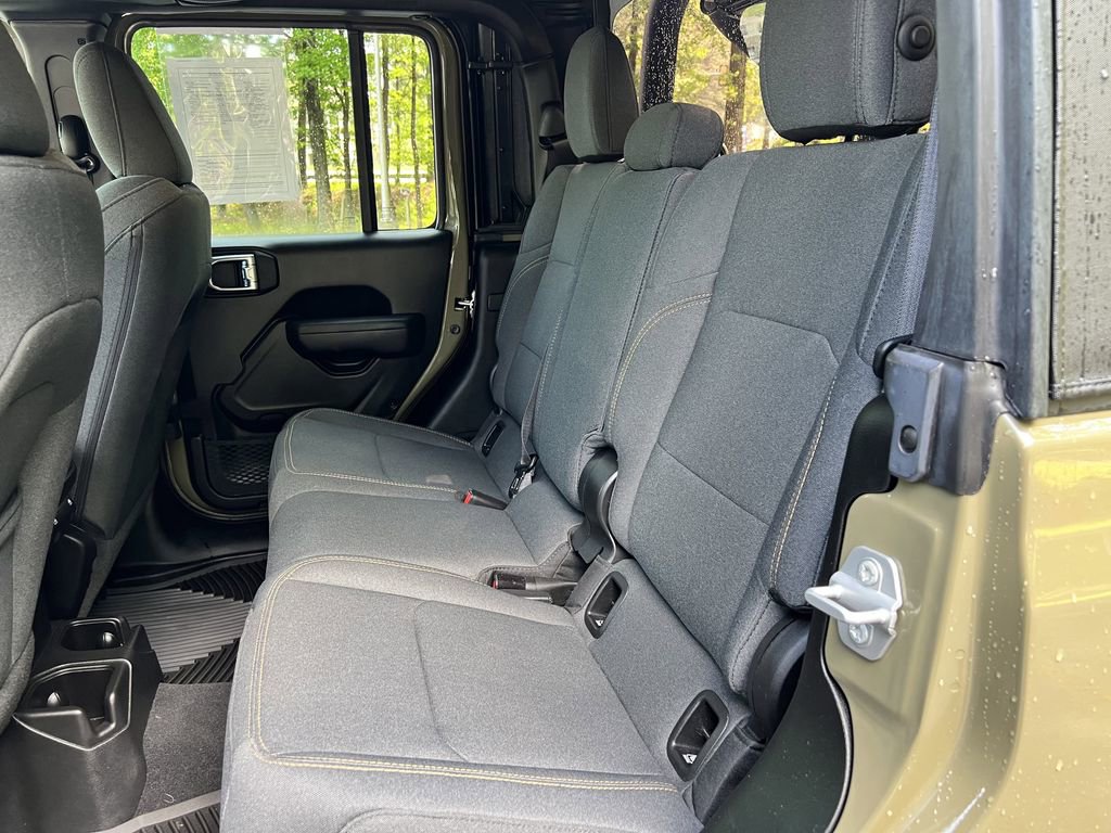 Certified 2025 Jeep Gladiator Sport AWD/4WD image 16