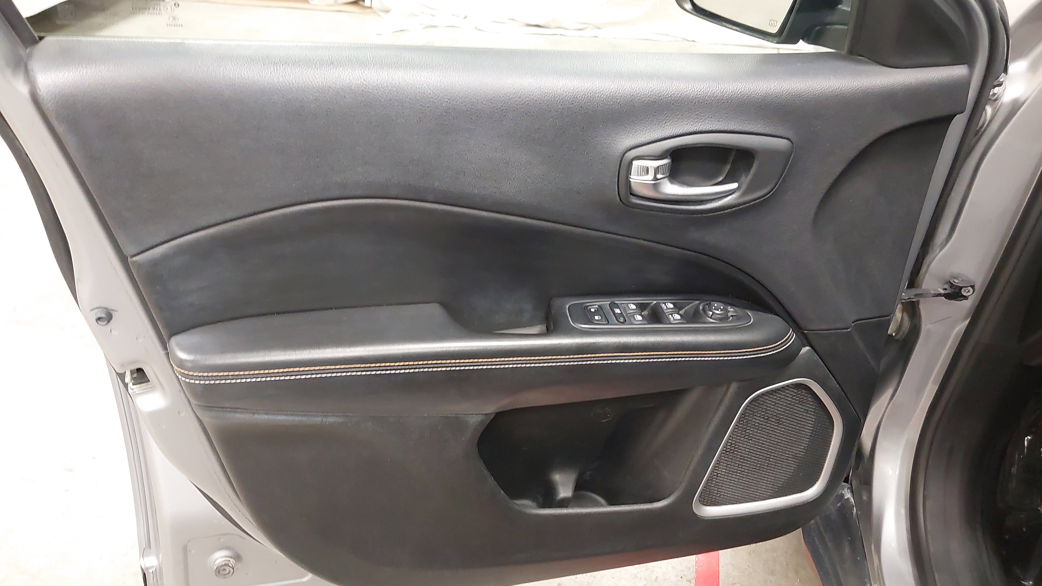 Used 2017 Jeep Compass Latitude w/ Popular Equipment Group image 24