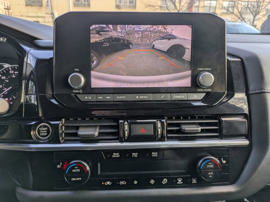 Used 2022 Nissan Pathfinder SV image 13