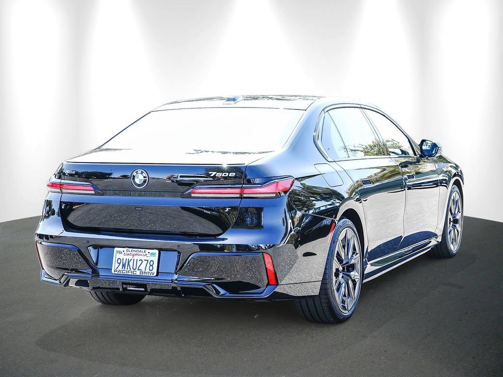 Used 2026 BMW 750e xDrive AWD/4WD image 6