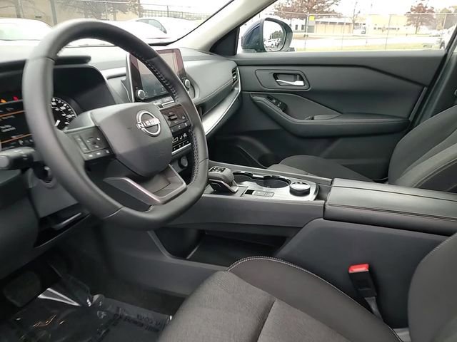 Used 2025 Nissan Rogue SV image 11