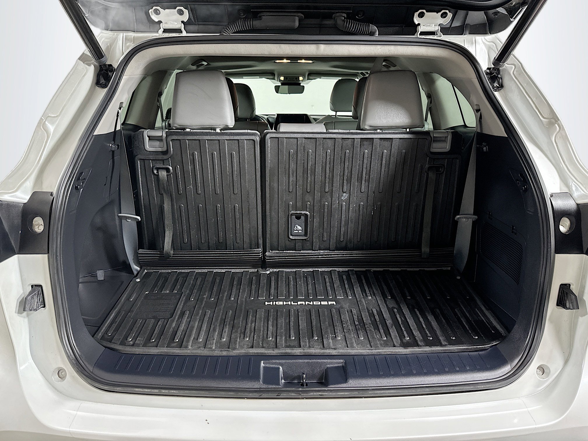 Used 2023 Toyota Highlander XLE image 26