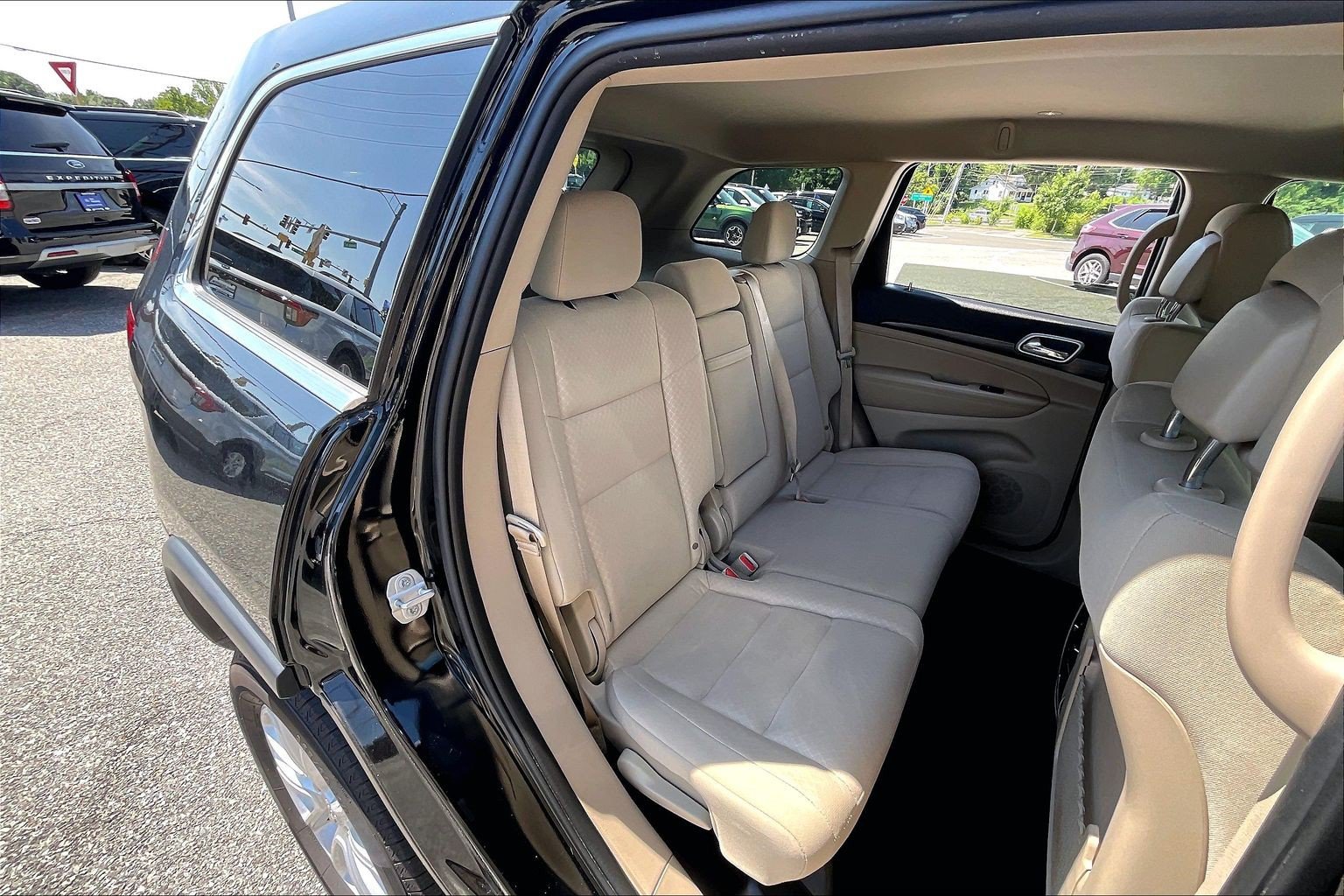Used 2022 Jeep Grand Cherokee Laredo E AWD/4WD image 24