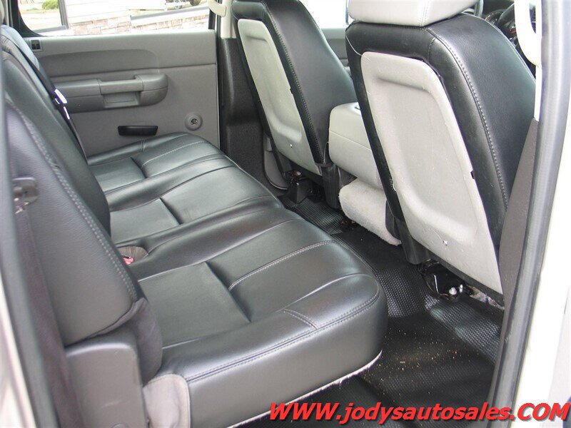 Used 2008 Chevrolet Silverado 3500 W/T AWD/4WD image 16