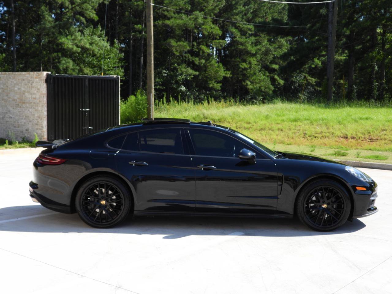 Used 2017 Porsche Panamera RWD image 44