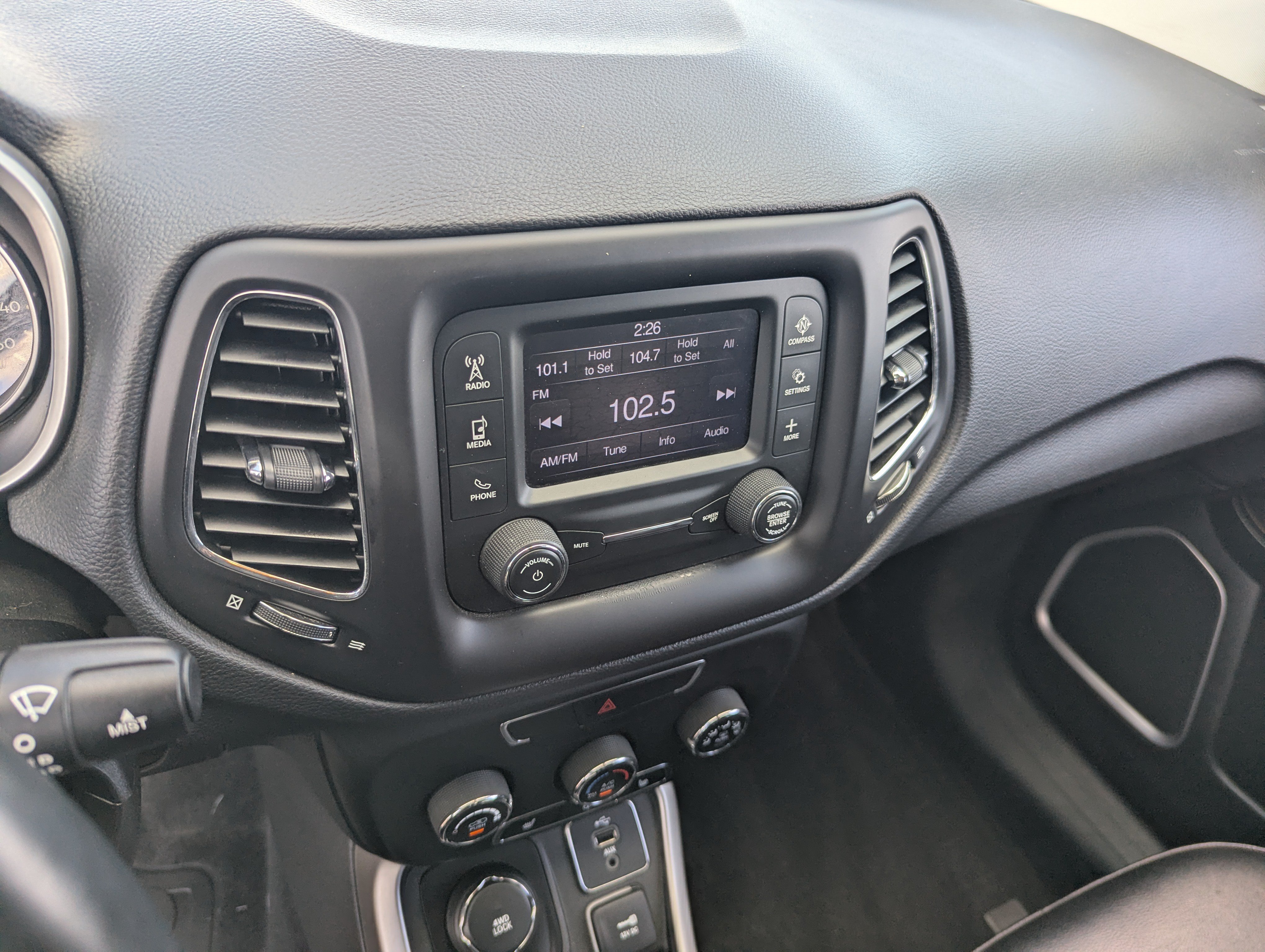 Used 2018 Jeep Compass Latitude w/ Cold Weather Group AWD/4WD image 25