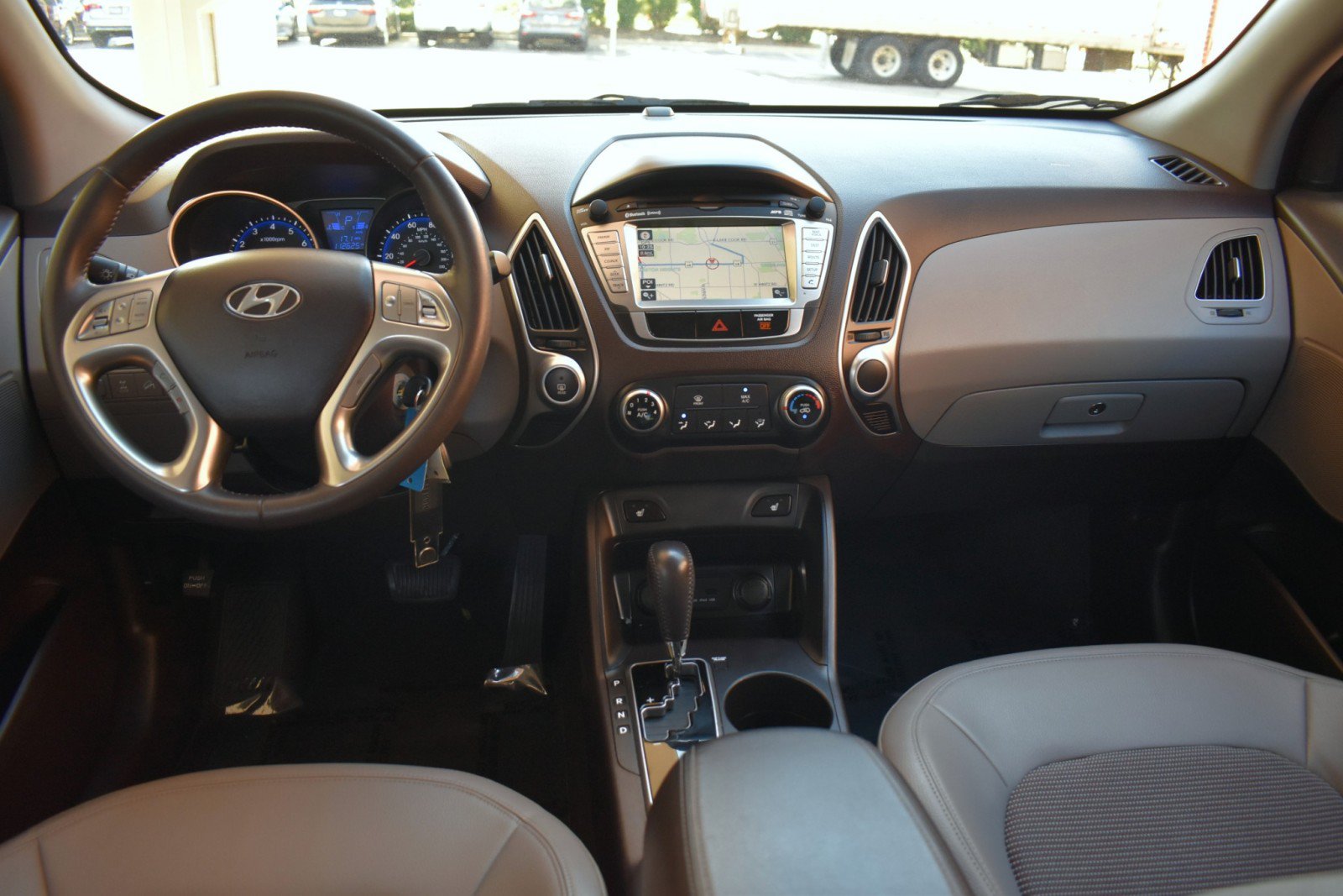 Used 2011 Hyundai Tucson GLS w/ Navigation Pkg 2 AWD/4WD image 14