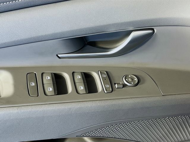 Used 2025 Hyundai Elantra Sport image 12