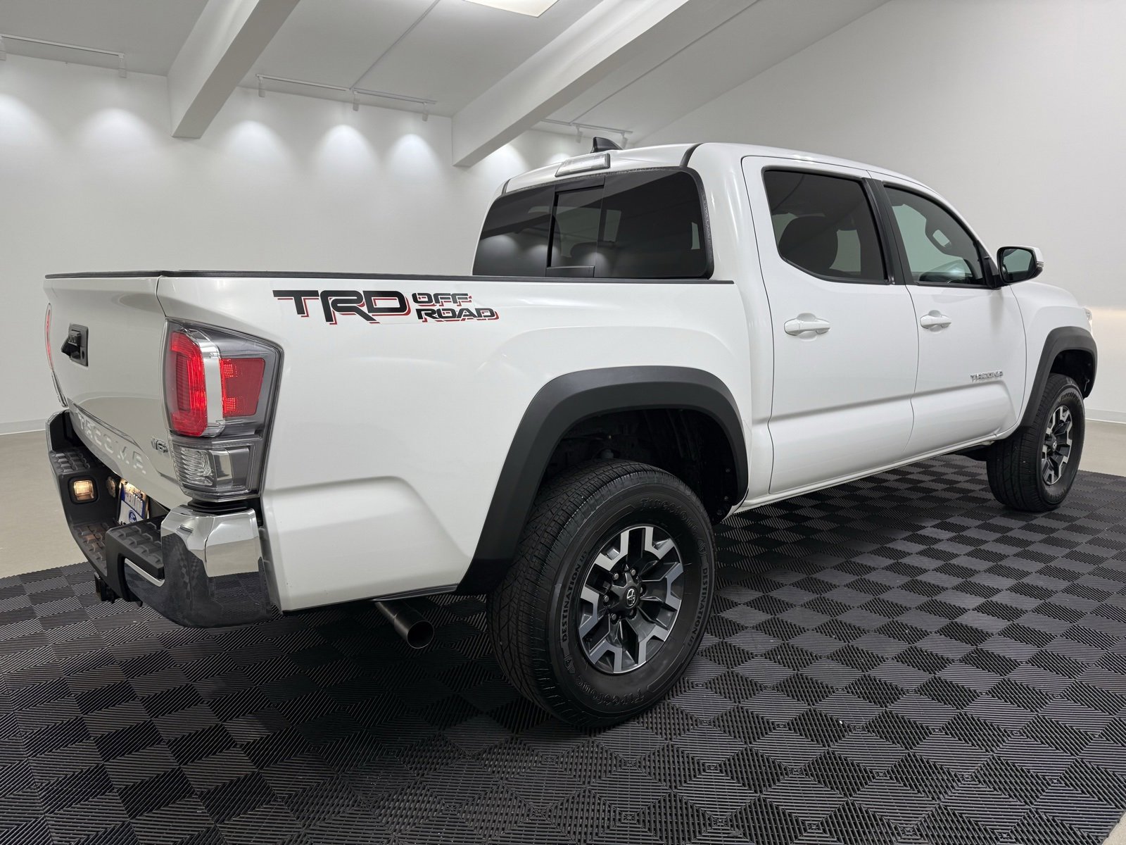 Used 2022 Toyota Tacoma TRD Off-Road image 6