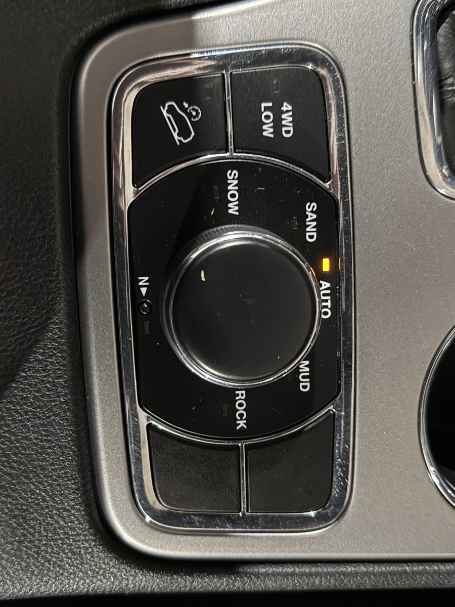 Used 2020 Jeep Grand Cherokee Limited AWD/4WD image 17