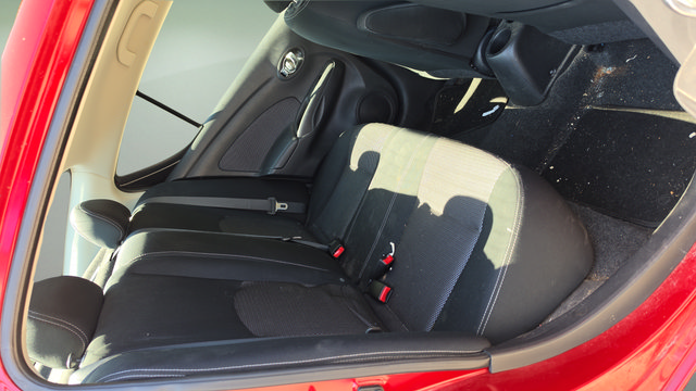 Used 2015 Nissan Versa SV FWD image 12