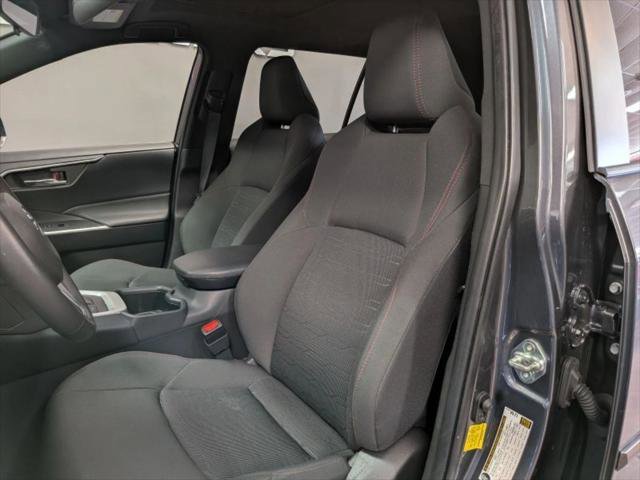 Used 2022 Toyota RAV4 SE image 9
