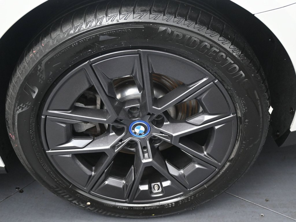 Used 2022 BMW i4 eDrive40 w/ Premium Package image 43