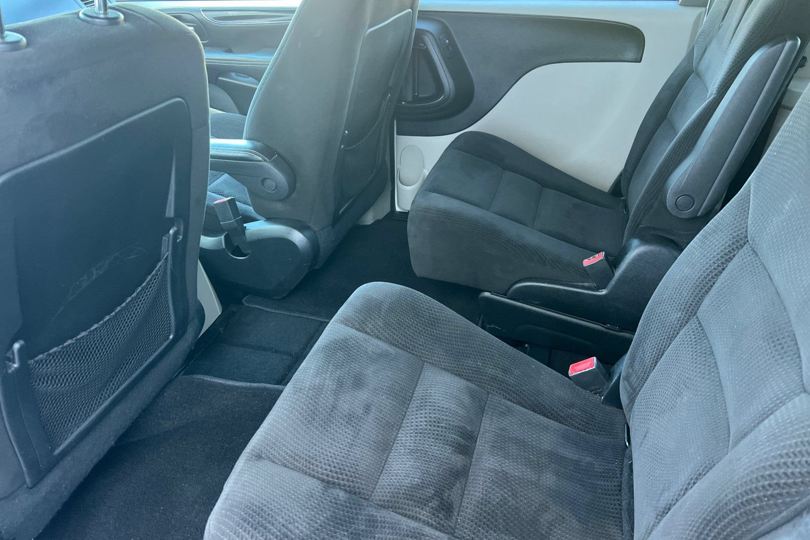 Used 2016 Dodge Grand Caravan SE FWD image 9