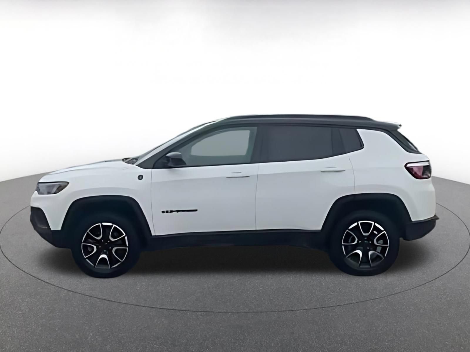 Used 2025 Jeep Compass Trailhawk AWD/4WD image 14