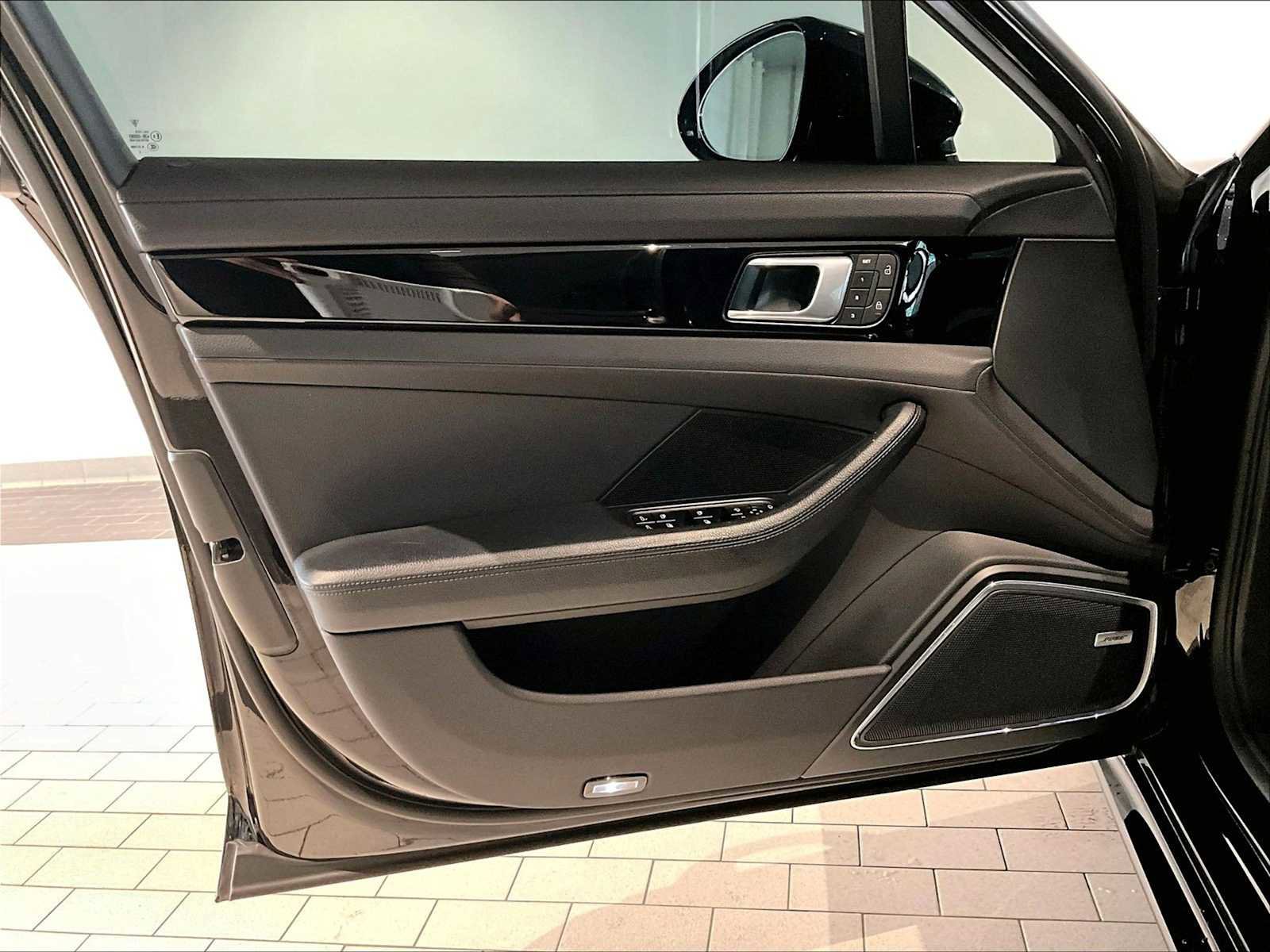 Used 2023 Porsche Panamera 4S image 25