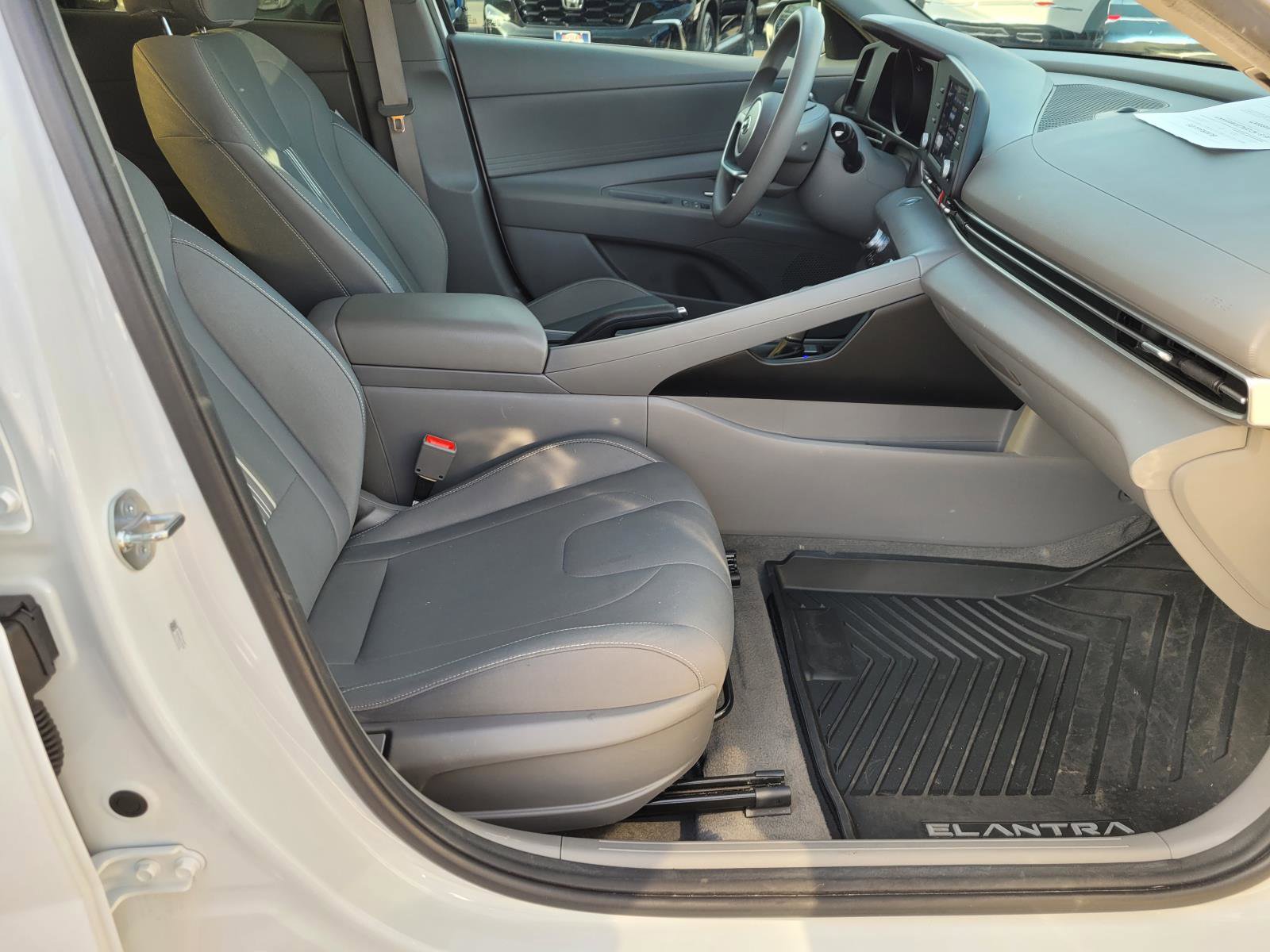 Used 2023 Hyundai Elantra SEL w/ Cargo Package image 19