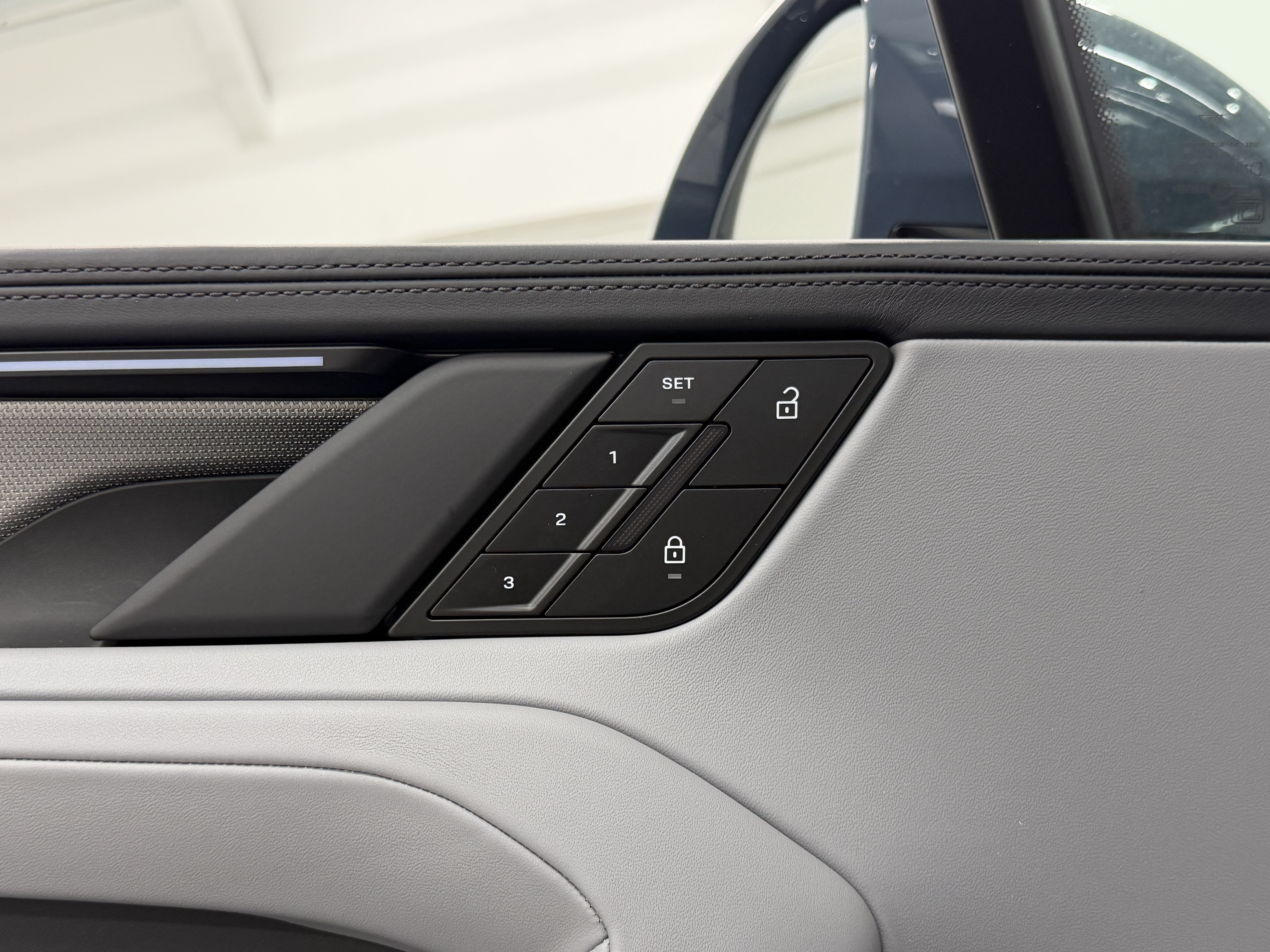 New 2026 Porsche Cayenne Electric AWD/4WD image 29