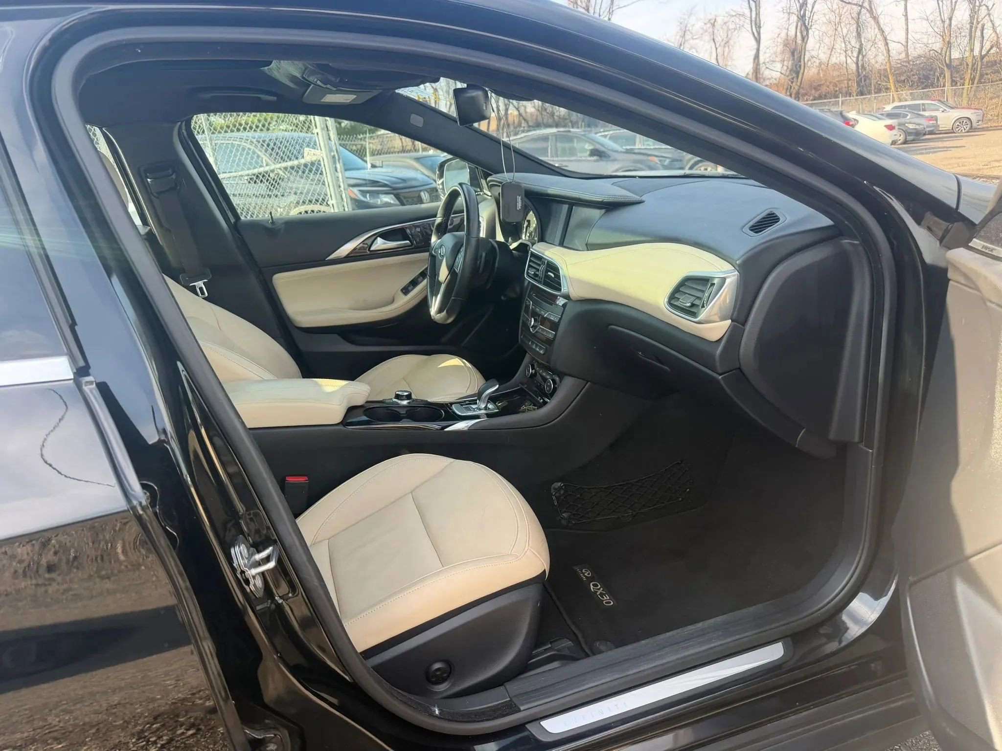 Used 2018 INFINITI QX30 AWD w/ Dark Wood Package image 17