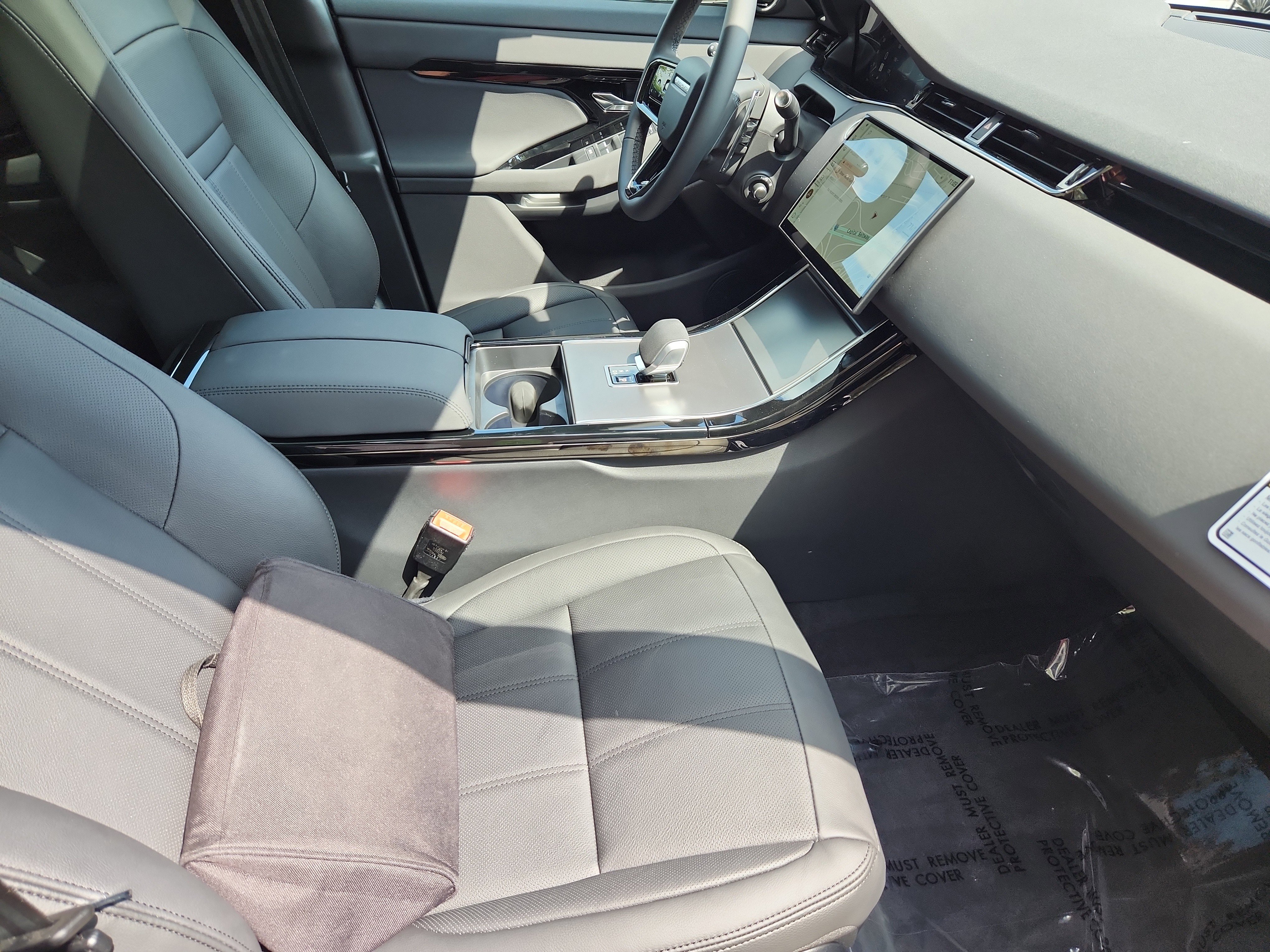 Used 2026 Land Rover Range Rover Evoque S image 3