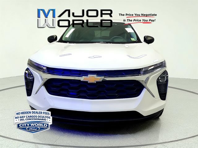 Used 2025 Chevrolet Trax LS FWD image 3