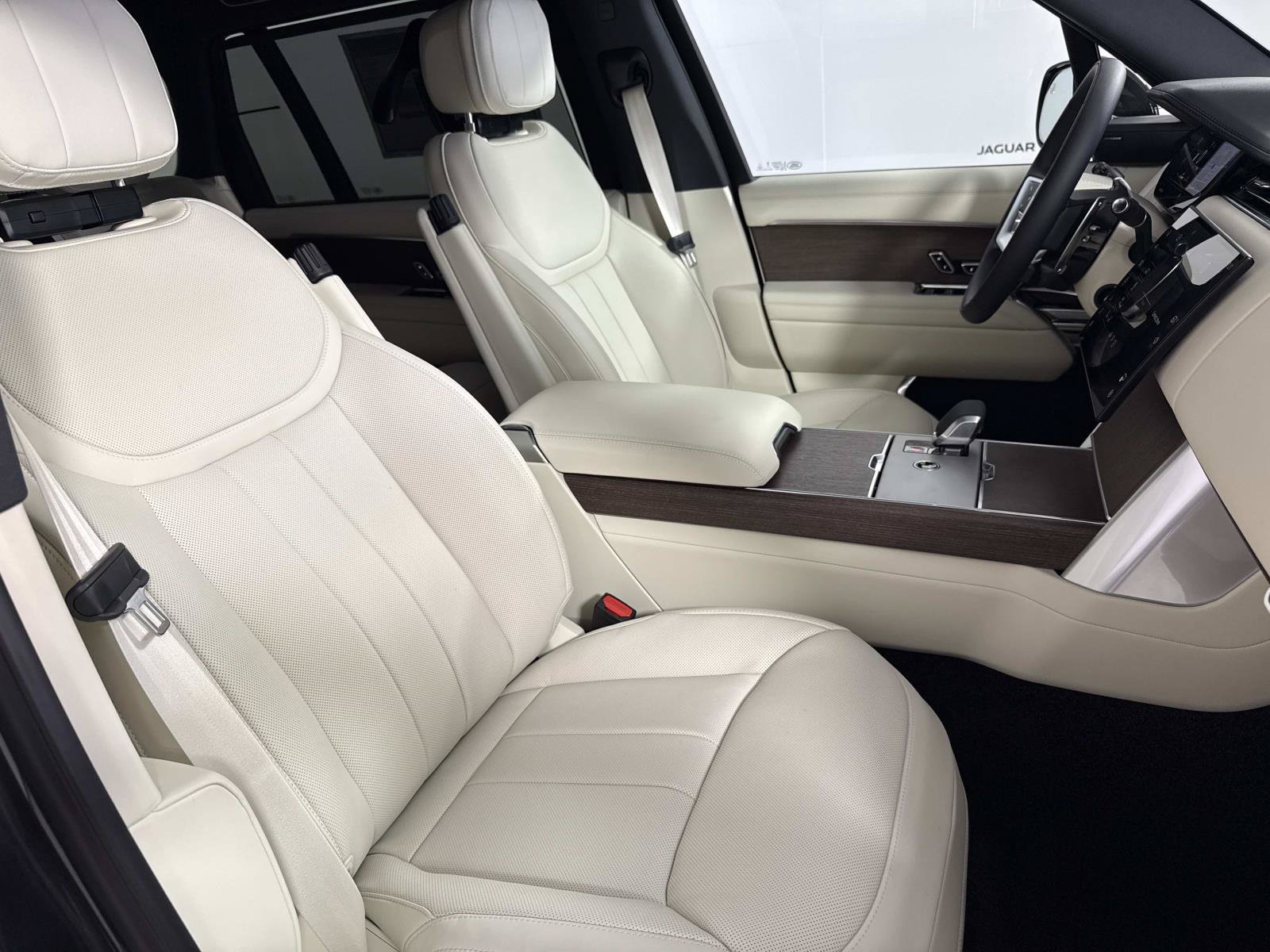 New 2026 Land Rover Range Rover Long Wheelbase SE AWD/4WD image 10
