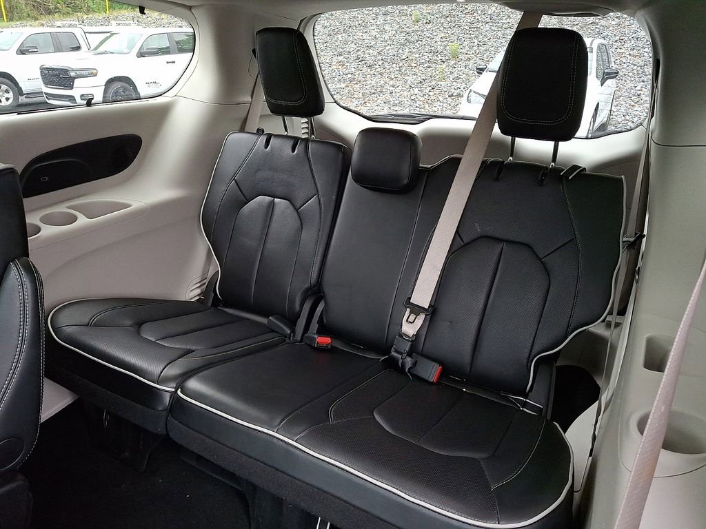 Used 2024 Chrysler Pacifica Limited FWD image 15