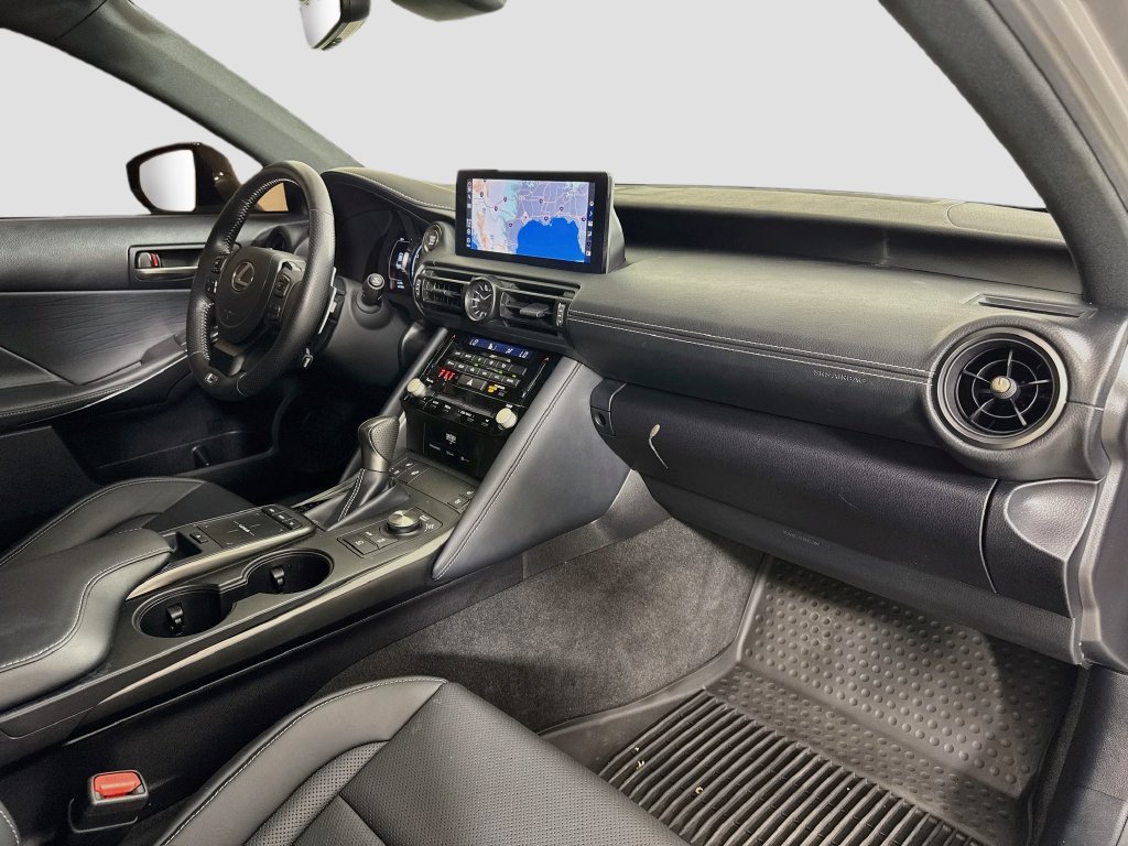 Used 2024 Lexus IS 500 RWD image 31