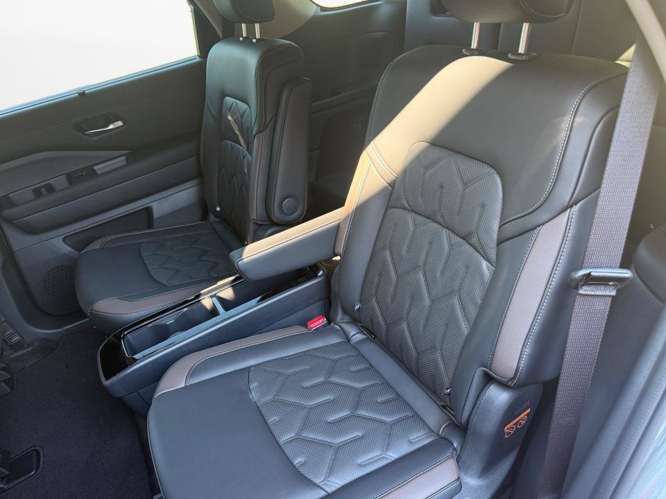 New 2026 Nissan Pathfinder Platinum FWD image 12