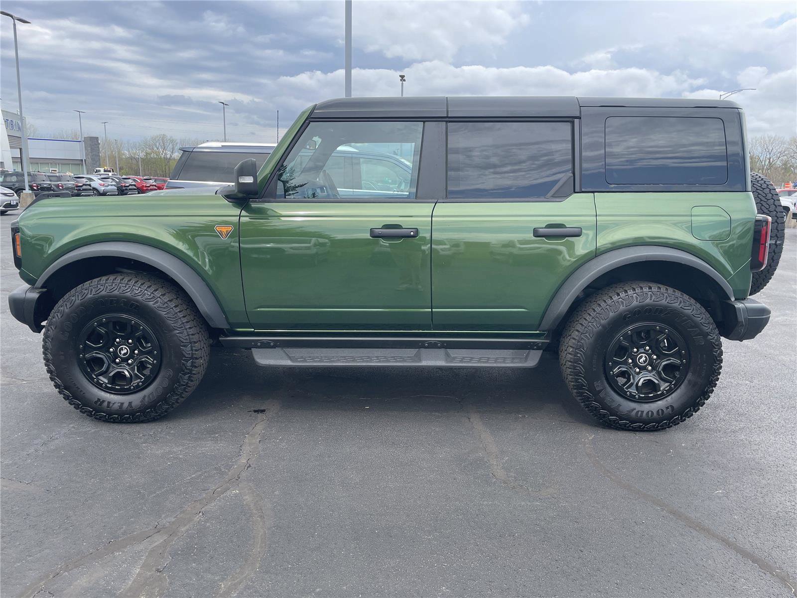 Used 2025 Ford Bronco Badlands image 2