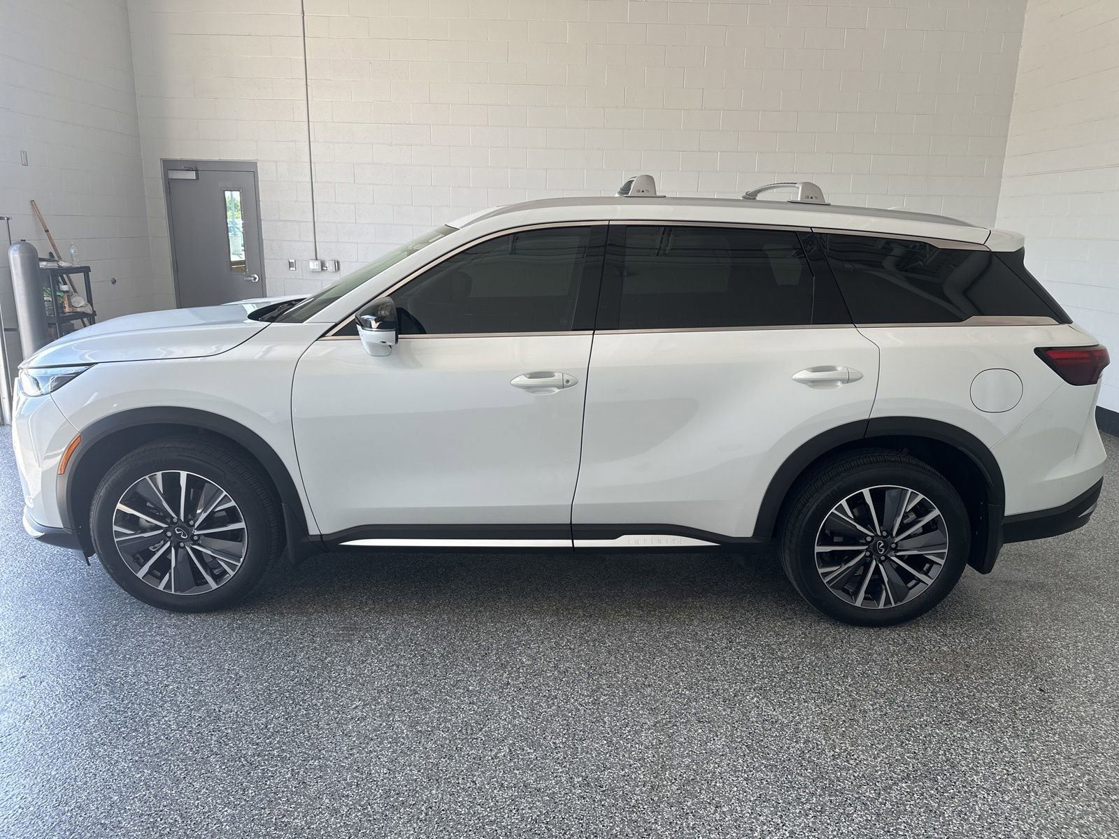 Certified 2026 INFINITI QX60 Luxe w/ Cargo Package AWD/4WD image 6