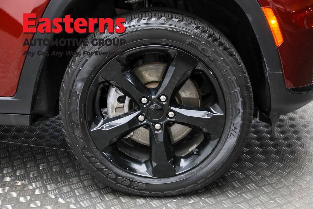 Used 2023 Jeep Grand Cherokee L Laredo image 33