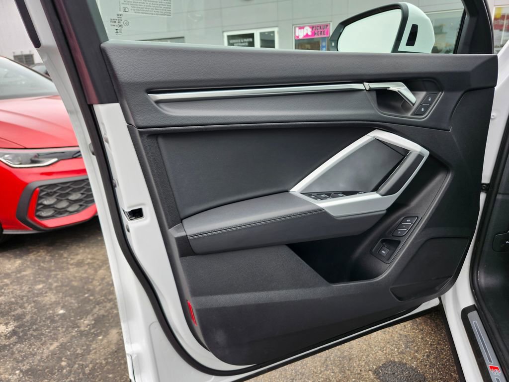 Certified 2025 Audi Q3 2.0T Premium w/ Convenience Package image 10