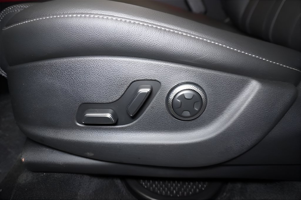Certified 2025 Genesis GV80 2.5T Select AWD/4WD image 9