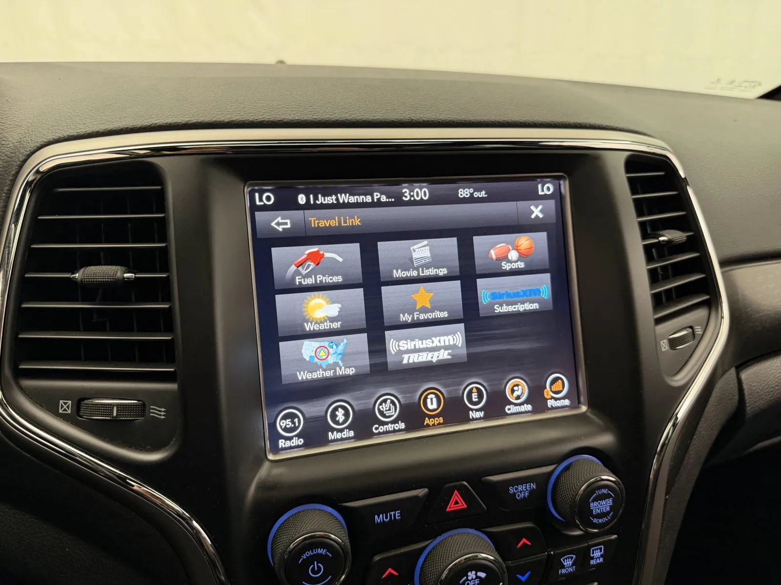 Used 2018 Jeep Grand Cherokee Altitude AWD/4WD image 20