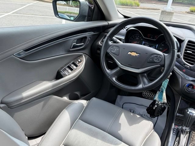 Used 2015 Chevrolet Impala LT w/ Convenience Package FWD image 33