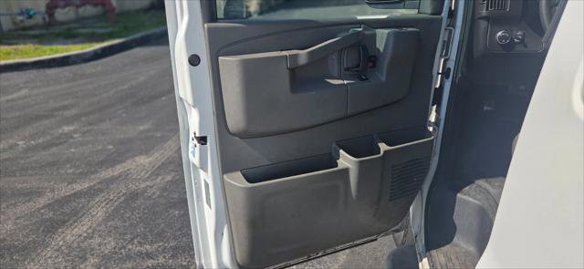 Used 2017 GMC Savana 2500 image 11