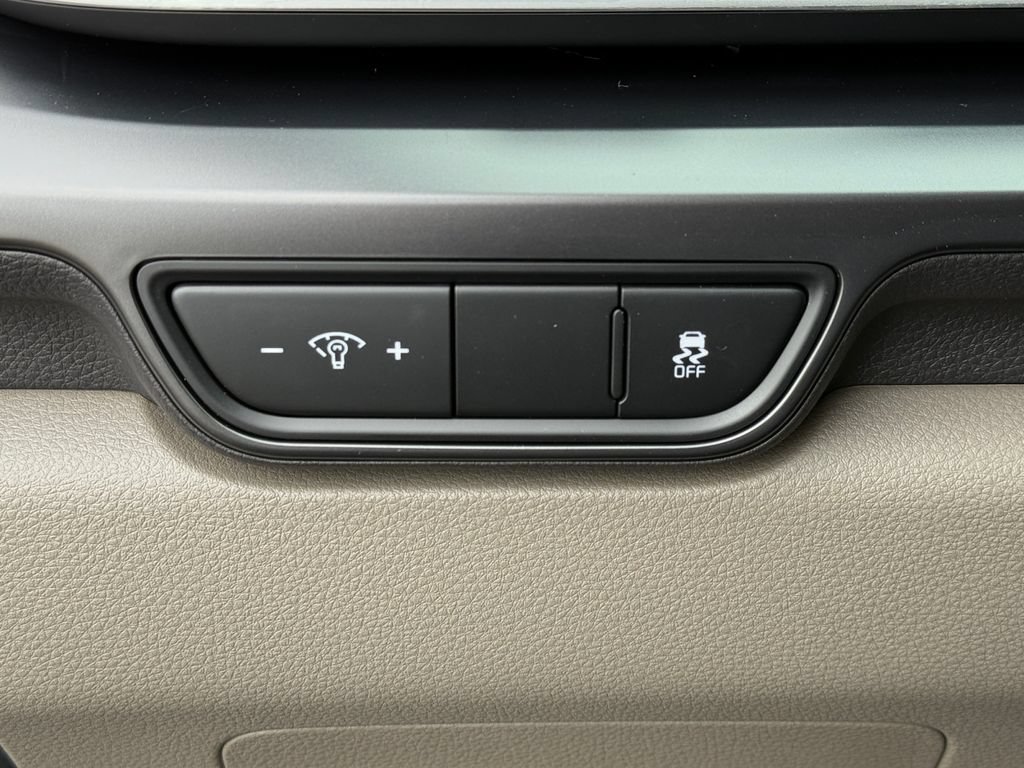 New 2026 Kia Carnival FWD image 24