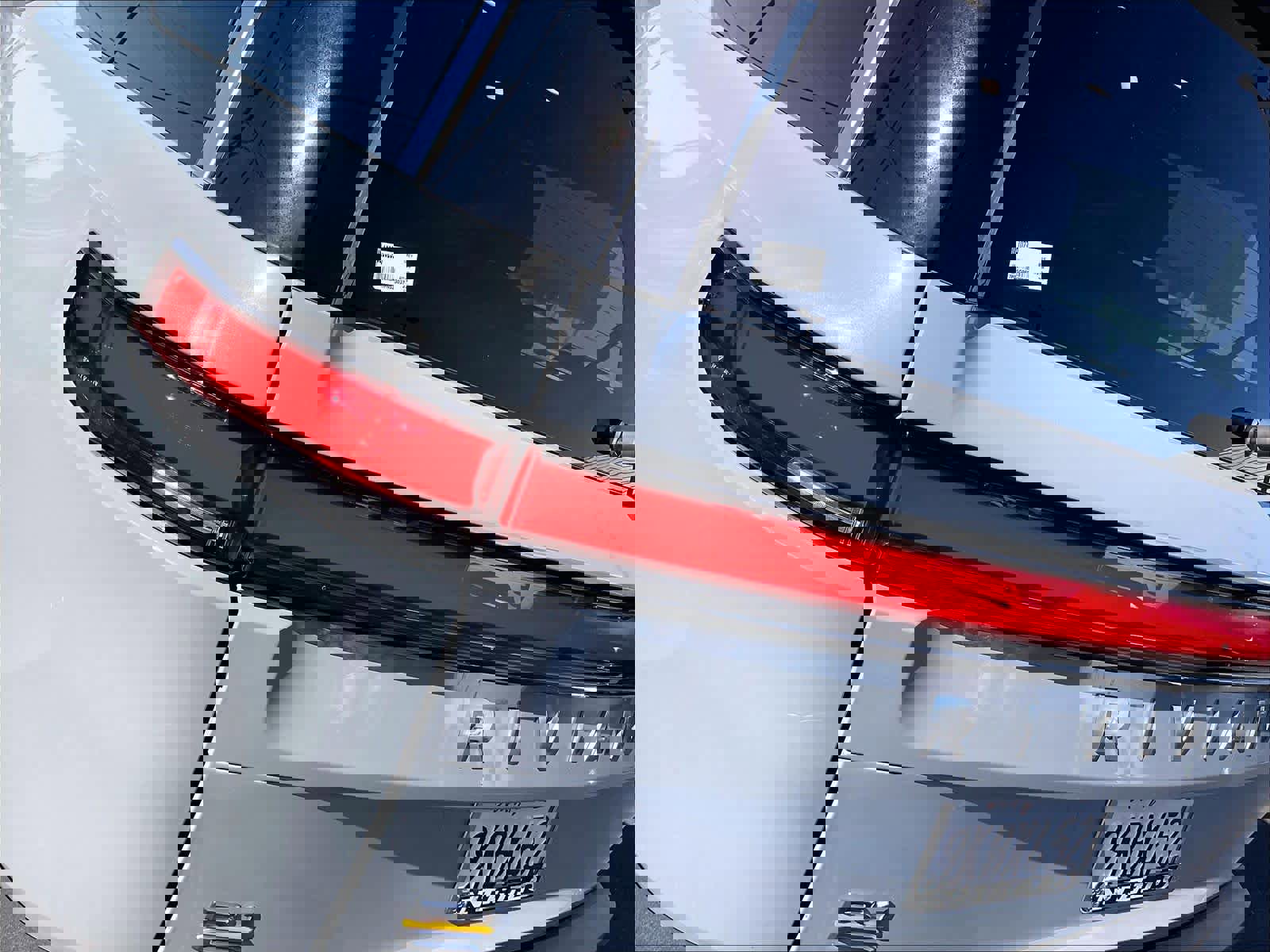 Used 2023 Rivian R1S Adventure image 32