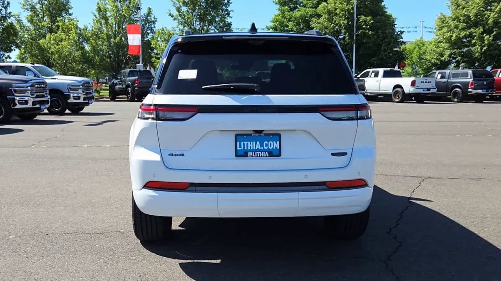 New 2026 Jeep Grand Cherokee Summit AWD/4WD image 7